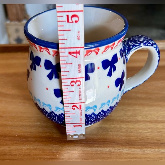 Polish Pottery Bubble Mug 
Blue Bows 18 Oz. 
From Zaklady Boleslawiec Poland - Picture 8 of 8